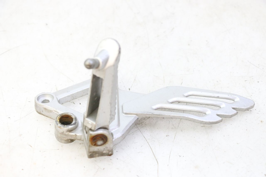 photo de FUSSRASTEN HALTEPLATTEN VORN LINKS STAHO FH 50 (2018 - 2019)