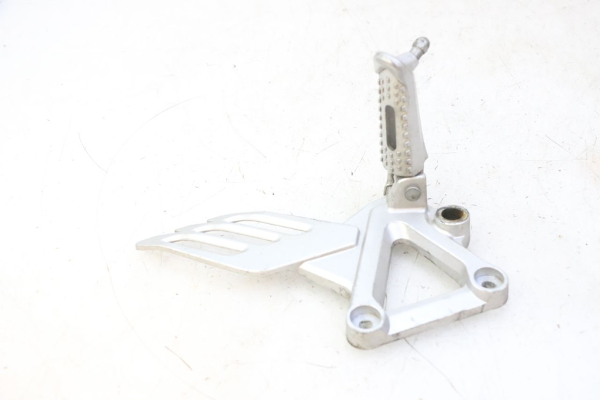 photo de FUSSRASTEN HALTEPLATTEN VORN LINKS STAHO FH 50 (2018 - 2019)