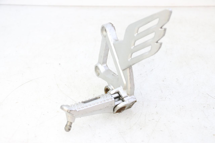 photo de FUSSRASTEN HALTEPLATTEN VORN LINKS STAHO FH 50 (2018 - 2019)