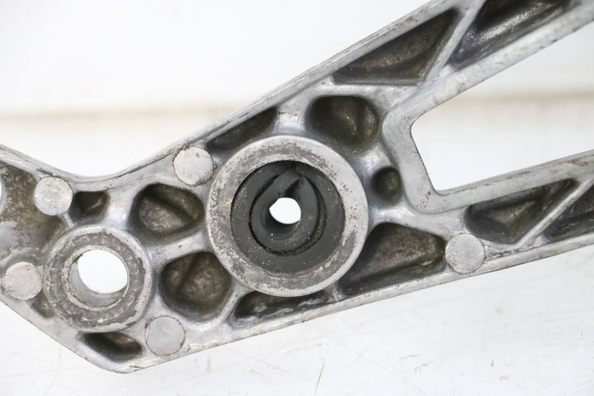 photo de FUSSRASTEN HALTEPLATTEN VORN LINKS YAMAHA FJ 36Y 1100 (1984 - 1985)