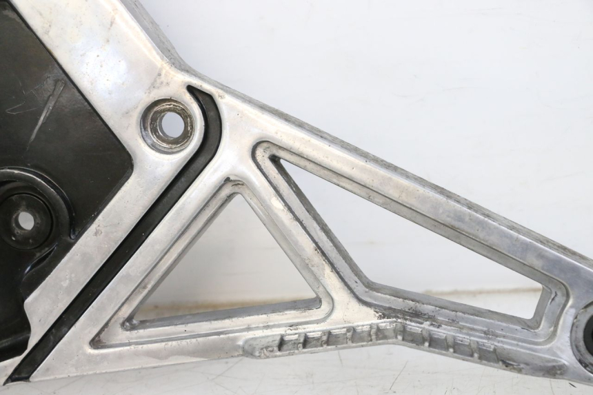 photo de FUSSRASTEN HALTEPLATTEN VORN LINKS YAMAHA FJ 36Y 1100 (1984 - 1985)