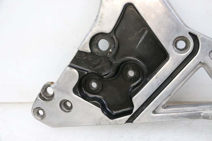 photo de FUSSRASTEN HALTEPLATTEN VORN LINKS YAMAHA FJ 36Y 1100 (1984 - 1985)