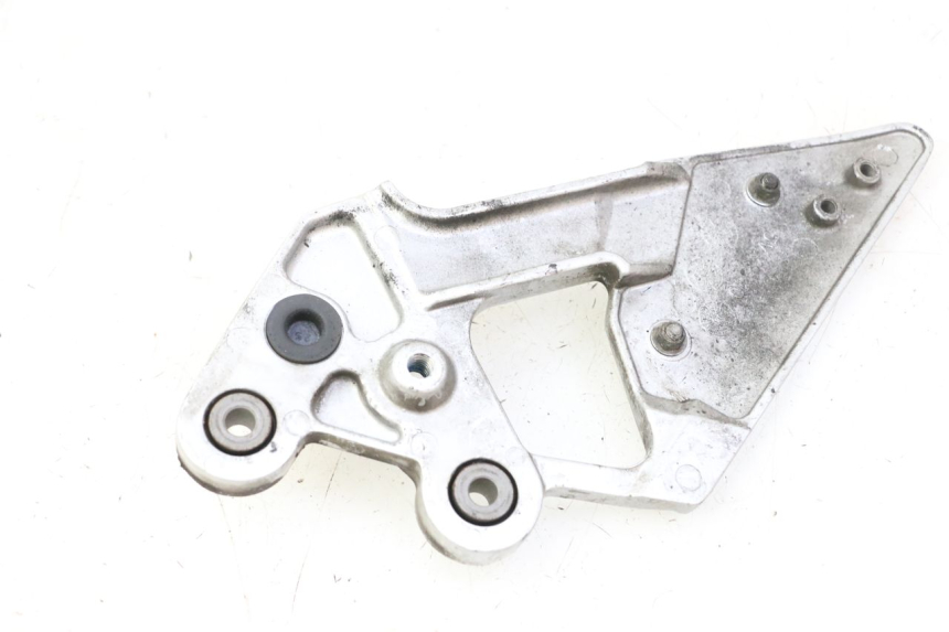 photo de FUSSRASTEN HALTEPLATTEN VORN LINKS YAMAHA FZ6 FAZER S2 600 (2007 - 2011)