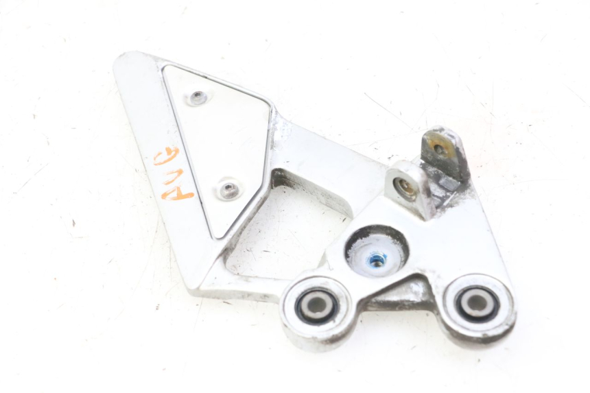 photo de FUSSRASTEN HALTEPLATTEN VORN LINKS YAMAHA FZ6 FAZER S2 600 (2007 - 2011)