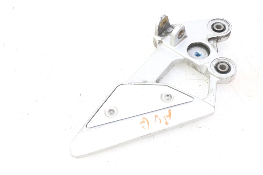 photo de FUSSRASTEN HALTEPLATTEN VORN LINKS YAMAHA FZ6 FAZER S2 600 (2007 - 2011)