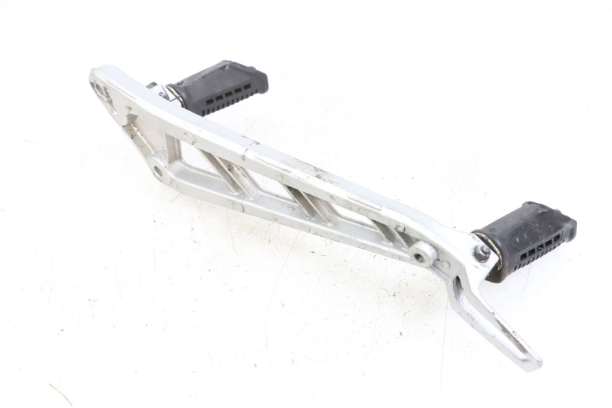 photo de FUSSRASTEN HALTEPLATTEN VORN LINKS HYOSUNG GF 125 (2001 - 2005)