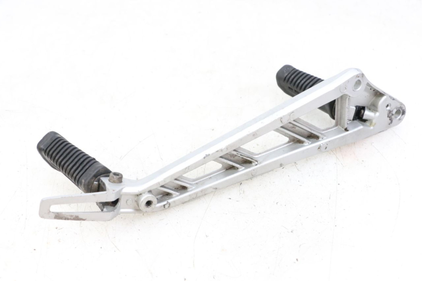 photo de FUSSRASTEN HALTEPLATTEN VORN LINKS HYOSUNG GF 125 (2001 - 2005)