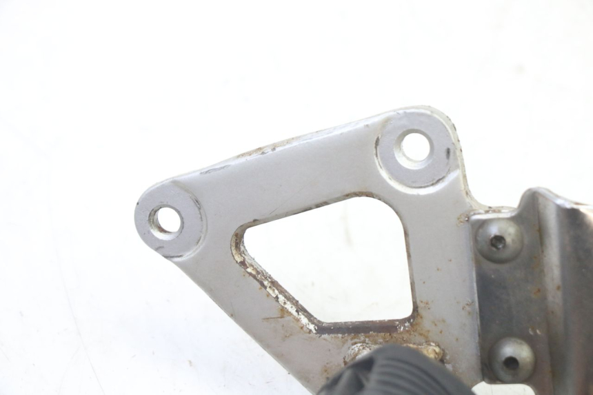 photo de FUSSRASTEN HALTEPLATTEN VORN LINKS SUZUKI GS GSE 500 (2001 - 2003)