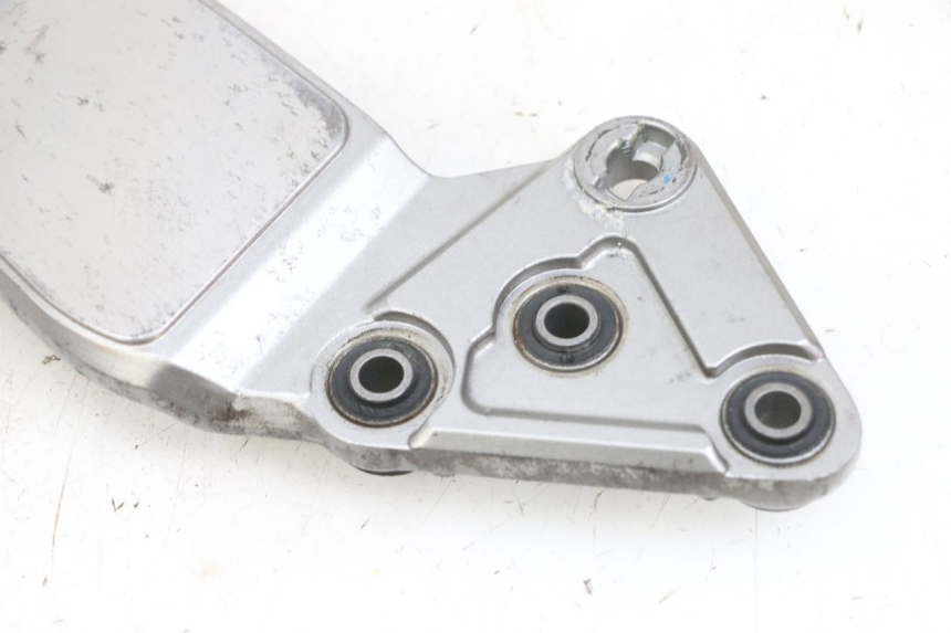 photo de FUSSRASTEN HALTEPLATTEN VORN LINKS SUZUKI GSF N BANDIT 600 (1996 - 1999) - Alternative Perspektive