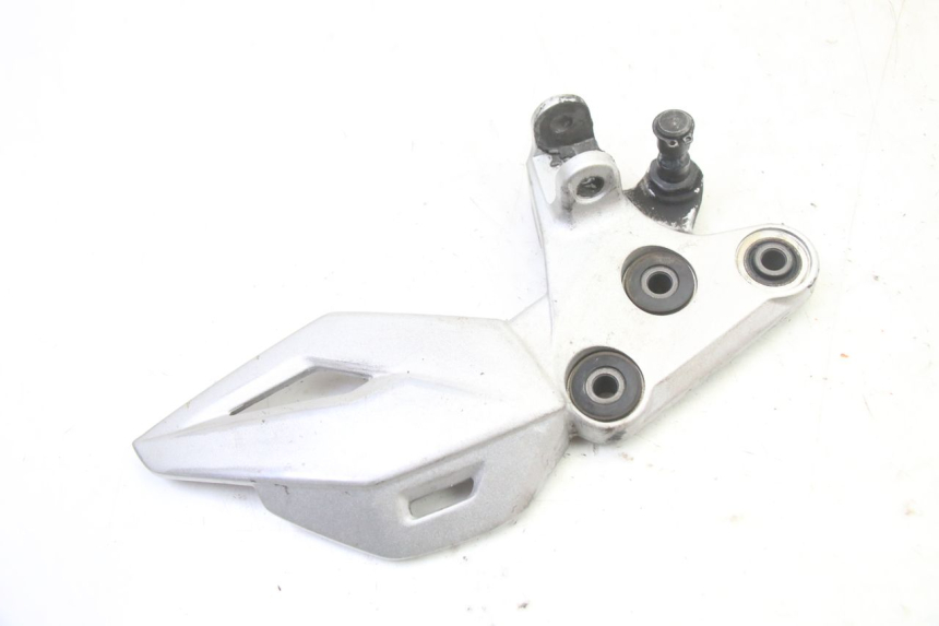 photo de FUSSRASTEN HALTEPLATTEN VORN LINKS SUZUKI GSR 750 (2011 - 2017)