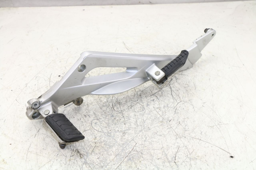 photo de FUSSRASTEN HALTEPLATTEN VORN LINKS HONDA NTV DEAUVILLE 650 (2001 - 2006)