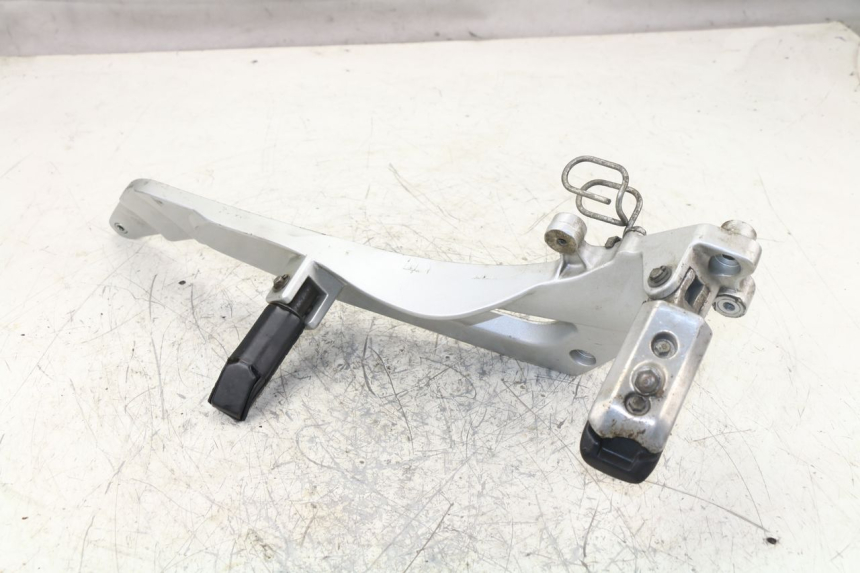 photo de FUSSRASTEN HALTEPLATTEN VORN LINKS HONDA NTV DEAUVILLE 650 (2001 - 2006)