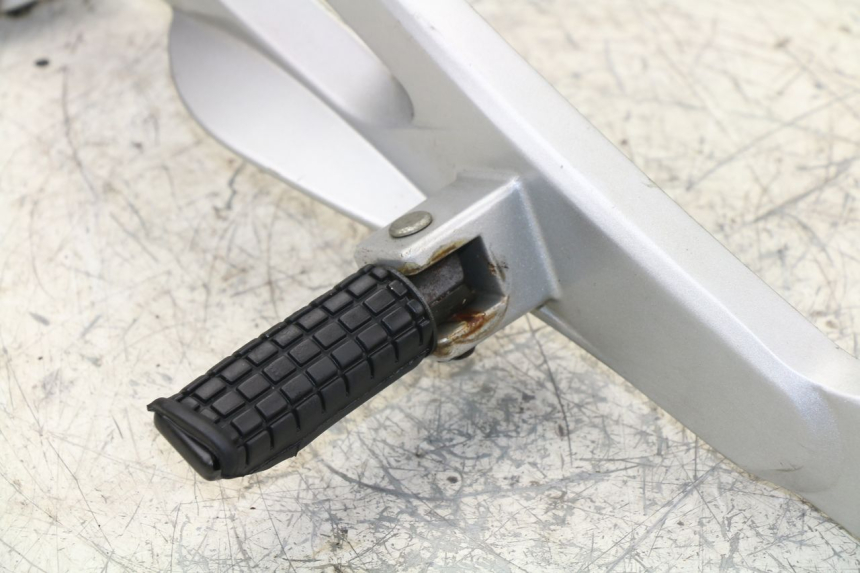 photo de FUSSRASTEN HALTEPLATTEN VORN LINKS HONDA NTV DEAUVILLE 650 (2001 - 2006)