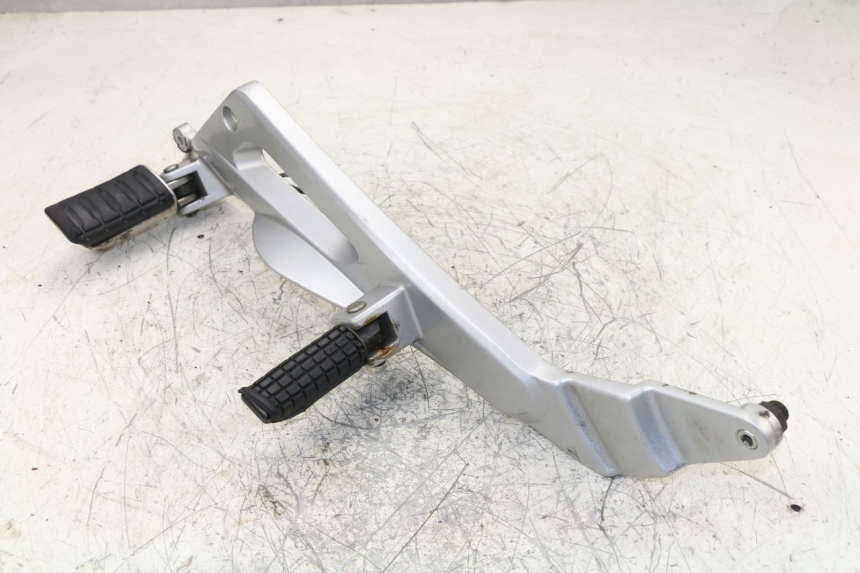 photo de FUSSRASTEN HALTEPLATTEN VORN LINKS HONDA NTV DEAUVILLE 650 (2001 - 2006)