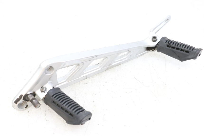 photo de FUSSRASTEN HALTEPLATTEN VORN LINKS HYOSUNG GF 125 (2001 - 2005)
