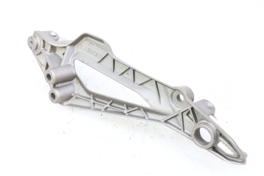 photo de FUSSRASTEN HALTEPLATTEN VORN LINKS KIDEN KD125-G 125 (2018 - 2022)