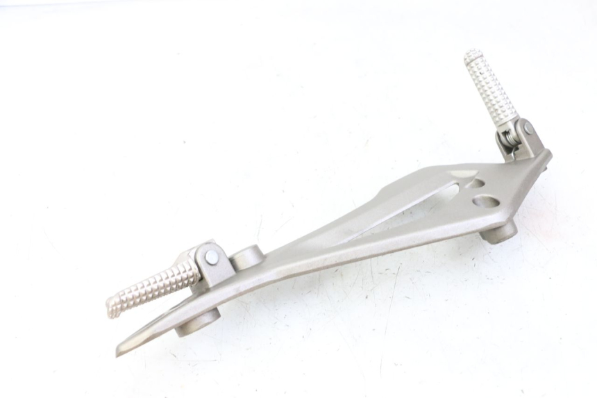 photo de FUSSRASTEN HALTEPLATTEN VORN LINKS KIDEN KD125-G 125 (2018 - 2022)