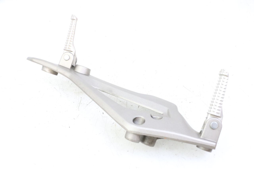 photo de FUSSRASTEN HALTEPLATTEN VORN LINKS KIDEN KD125-G 125 (2018 - 2022)