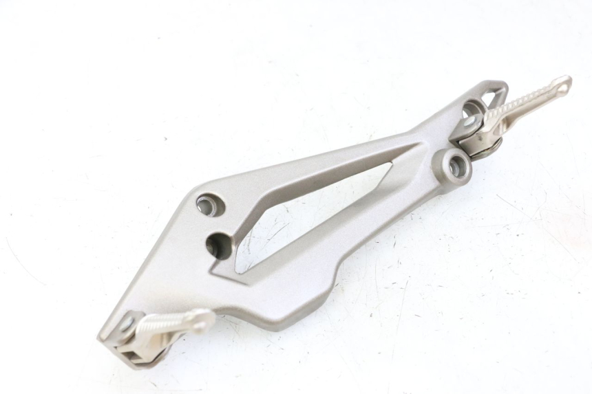 photo de FUSSRASTEN HALTEPLATTEN VORN LINKS KIDEN KD125-G 125 (2018 - 2022)