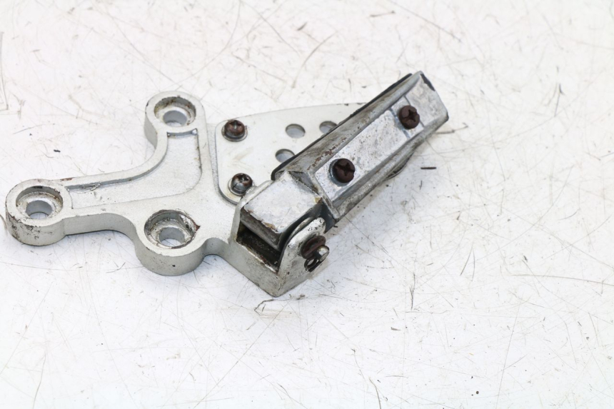 photo de FUSSRASTEN HALTEPLATTEN VORN LINKS KINROAD XT125-19 ROAD KING 125 (2010 - 2012)