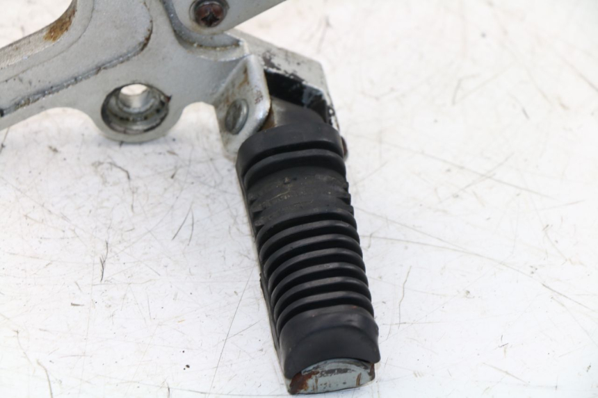 photo de FUSSRASTEN HALTEPLATTEN VORN LINKS KINROAD XT125-19 ROAD KING 125 (2010 - 2012)