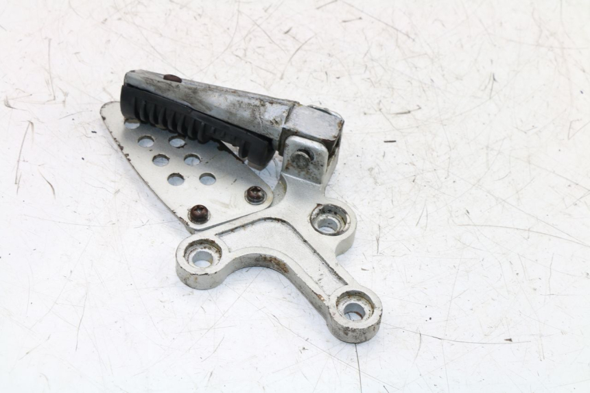 photo de FUSSRASTEN HALTEPLATTEN VORN LINKS KINROAD XT125-19 ROAD KING 125 (2010 - 2012)