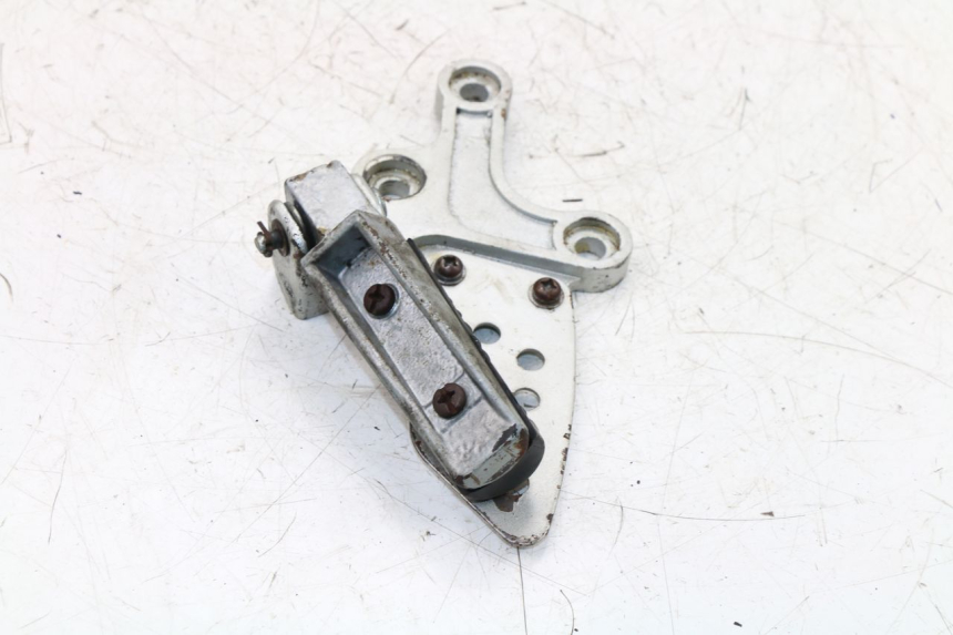 photo de FUSSRASTEN HALTEPLATTEN VORN LINKS KINROAD XT125-19 ROAD KING 125 (2010 - 2012)