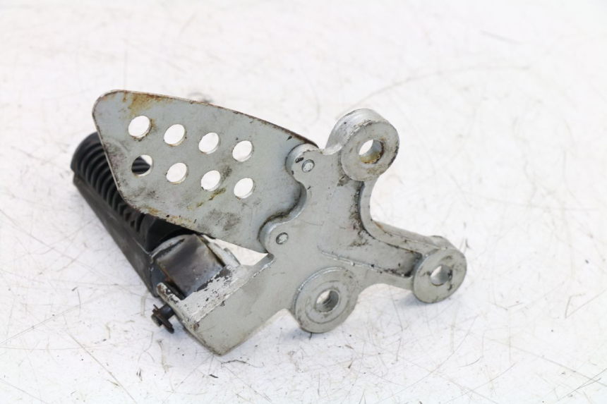 photo de FUSSRASTEN HALTEPLATTEN VORN LINKS KINROAD XT125-19 ROAD KING 125 (2010 - 2012)