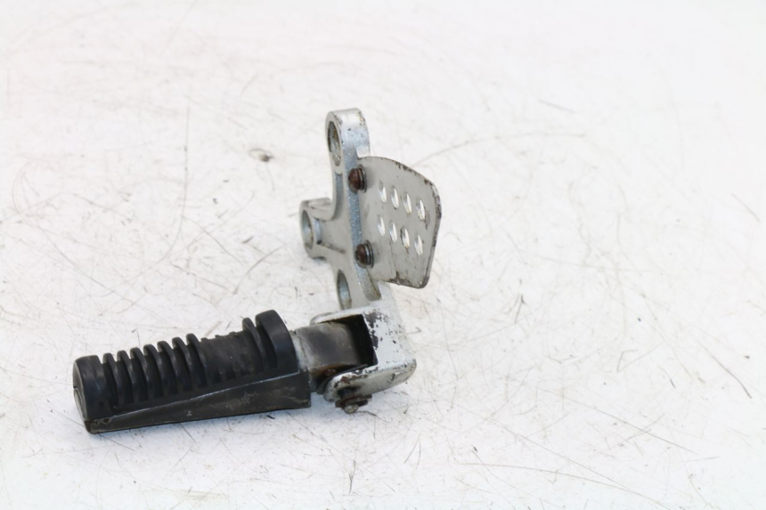 photo de FUSSRASTEN HALTEPLATTEN VORN LINKS KINROAD XT125-19 ROAD KING 125 (2010 - 2012)