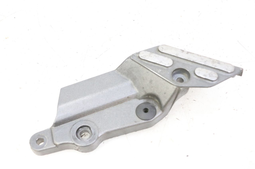 photo de FUSSRASTEN HALTEPLATTEN VORN LINKS TRIUMPH SPRINT 900 (1995 - 1998)