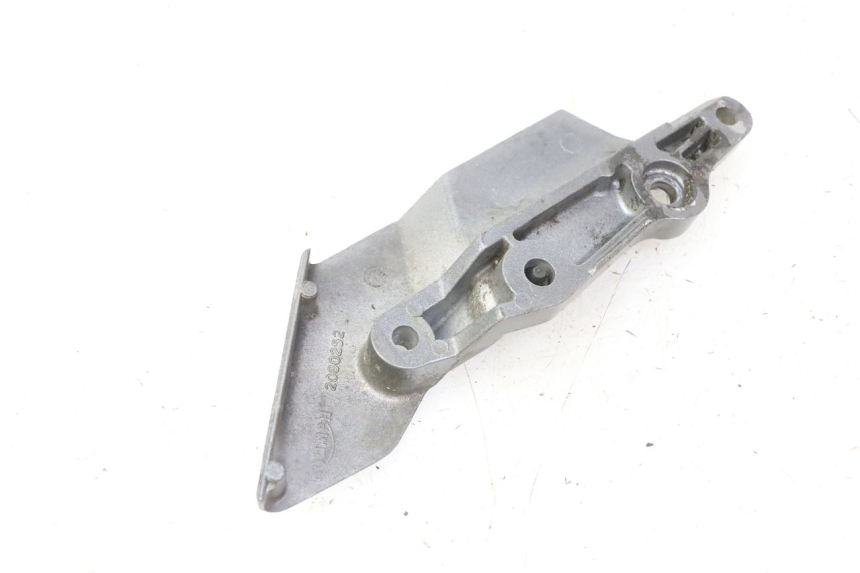 photo de FUSSRASTEN HALTEPLATTEN VORN LINKS TRIUMPH SPRINT 900 (1995 - 1998)