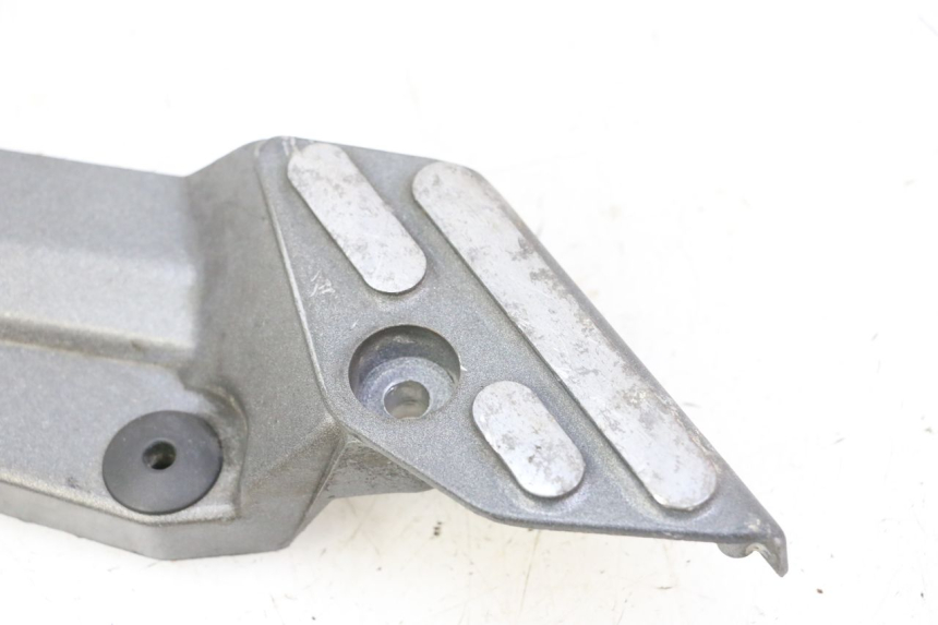 photo de FUSSRASTEN HALTEPLATTEN VORN LINKS TRIUMPH SPRINT 900 (1995 - 1998)