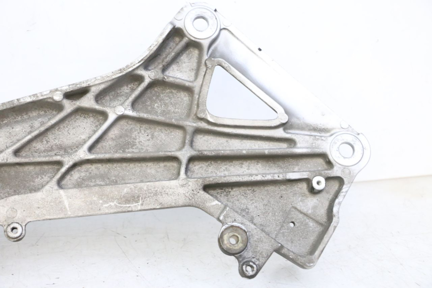 photo de FUSSRASTEN HALTEPLATTEN VORN LINKS HONDA ST PAN EUROPEAN 1300 (2002 - 2013)