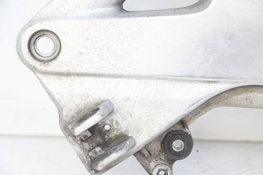 photo de FUSSRASTEN HALTEPLATTEN VORN LINKS HONDA ST PAN EUROPEAN 1300 (2002 - 2013)