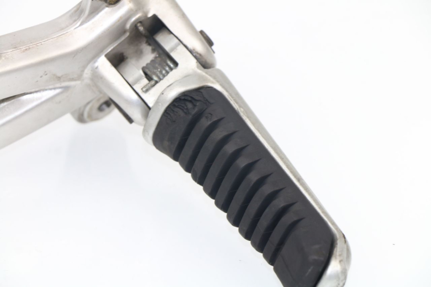 photo de FUSSRASTEN HALTEPLATTEN VORN LINKS DUCATI ST2 944 (1997 - 2003)