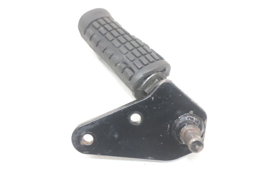 photo de FUSSRASTEN HALTEPLATTEN VORN LINKS SUZUKI GZ MARAUDER 125 (1998 - 2004)