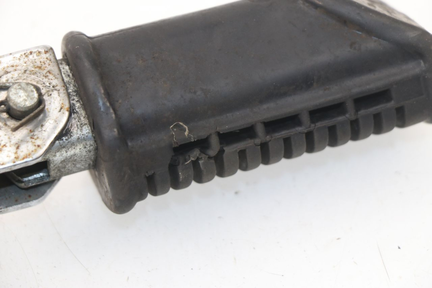 photo de FUSSRASTEN HALTEPLATTEN VORN LINKS SUZUKI TU X TUX VOLTY 125 (1999 - 2001)