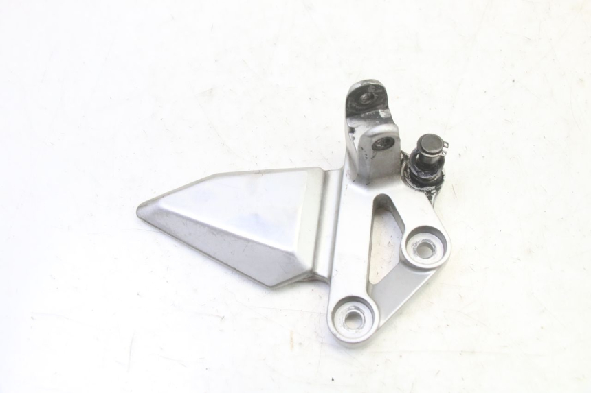 photo de FUSSRASTEN HALTEPLATTEN VORN LINKS SUZUKI SV S 650 (2003 - 2009)