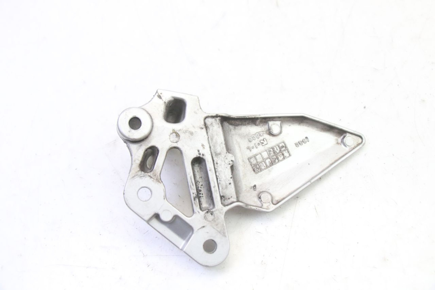 photo de FUSSRASTEN HALTEPLATTEN VORN LINKS SUZUKI SV S 650 (2003 - 2009)