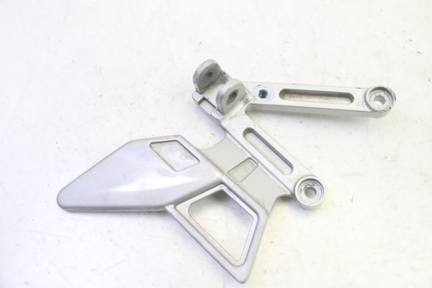 photo de FUSSRASTEN HALTEPLATTEN VORN LINKS YAMAHA TZR 50 (2008 - 2016) - Detailansicht des Bauteils