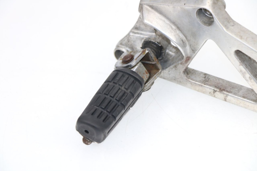 photo de FUSSRASTEN HALTEPLATTEN VORN LINKS HONDA VF 1000 (1984 - 1988)