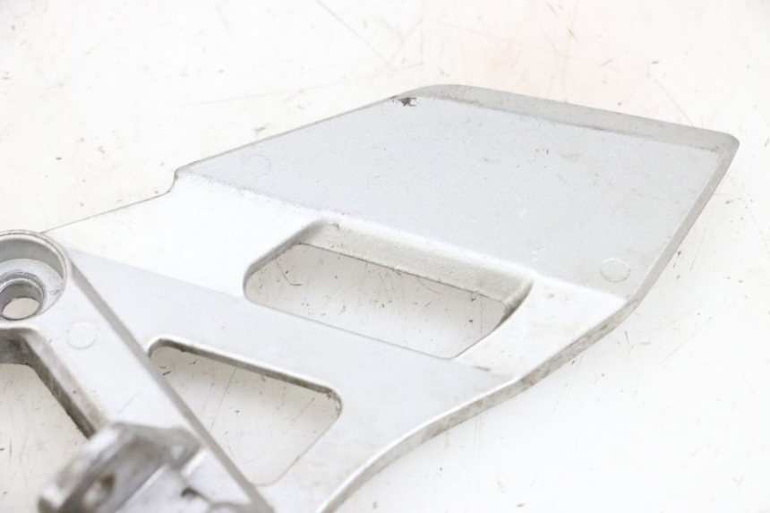 photo de LINKE VORDERE FUßRASTENHALTERUNG DAELIM VJ ROADWIN FI 125 (2008 - 2017) - Zoom auf Gebrauchszustand