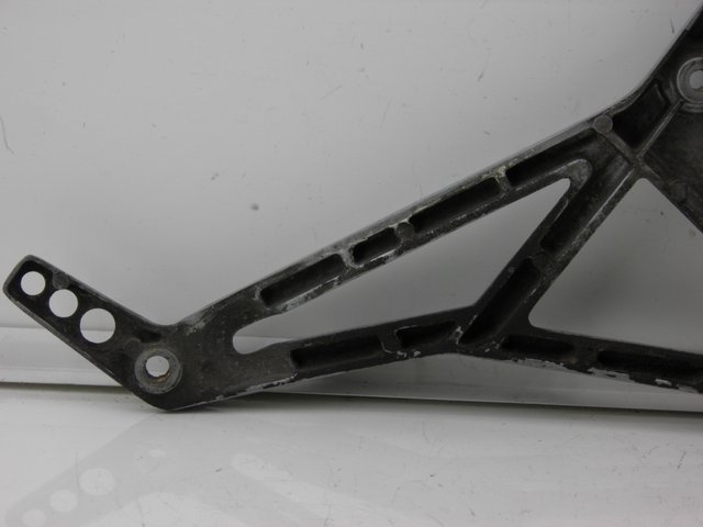 photo de FUSSRASTEN HALTEPLATTEN VORN LINKS YAMAHA FJ 3CX 1200 (1986 - 1996)