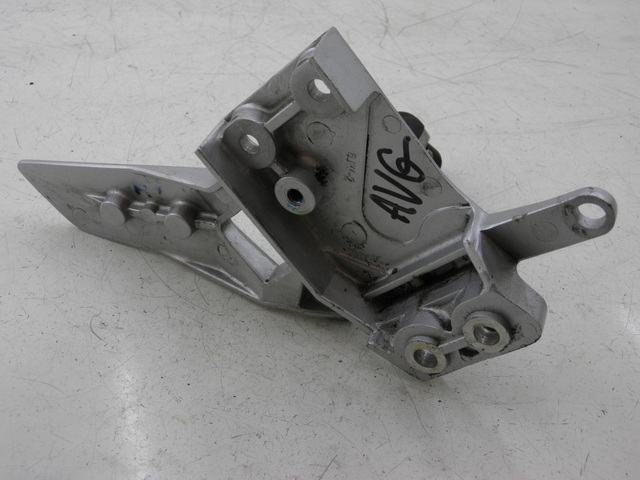 photo de FUSSRASTEN HALTEPLATTEN VORN LINKS YAMAHA FJR 1300 (2004 - 2005)