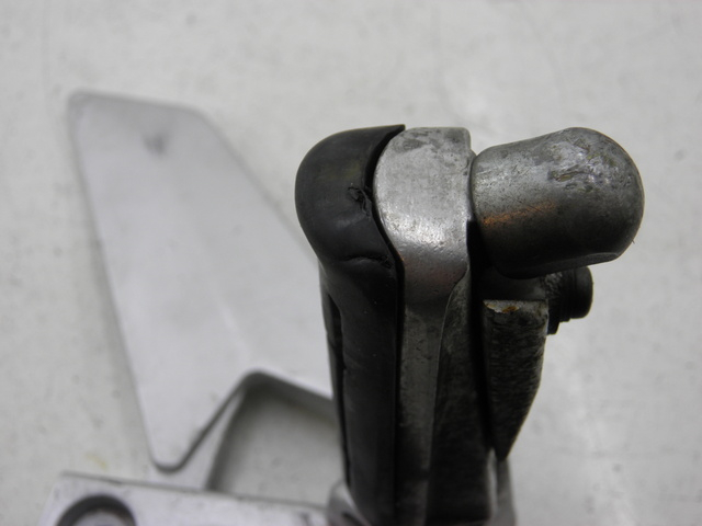 photo de FUSSRASTEN HALTEPLATTEN VORN LINKS YAMAHA FJR 1300 (2004 - 2005)