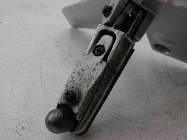 photo de FUSSRASTEN HALTEPLATTEN VORN LINKS YAMAHA FJR 1300 (2004 - 2005)