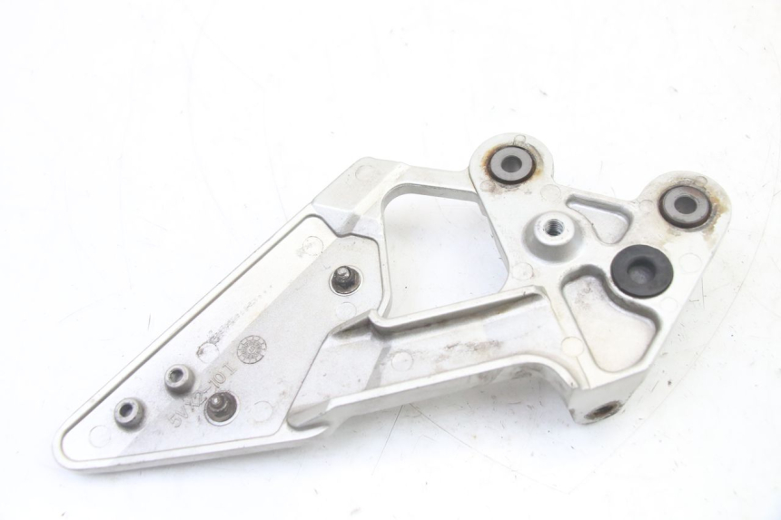 photo de FUSSRASTEN HALTEPLATTEN VORN LINKS YAMAHA FZ6 FAZER S2 600 (2007 - 2011)