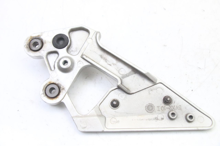 photo de FUSSRASTEN HALTEPLATTEN VORN LINKS YAMAHA FZ6 FAZER S2 600 (2007 - 2011)