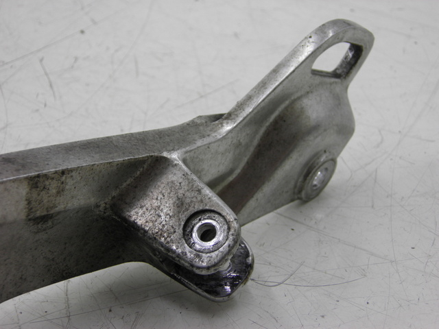 photo de FUSSRASTEN HALTEPLATTEN VORN LINKS YAMAHA TDM 900 (2004 - 2006)