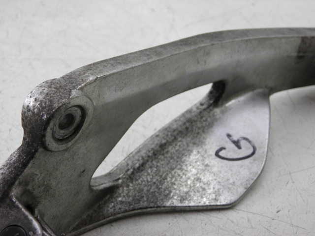 photo de FUSSRASTEN HALTEPLATTEN VORN LINKS YAMAHA TDM 900 (2004 - 2006)
